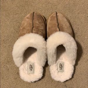 UGG SLIPPERS